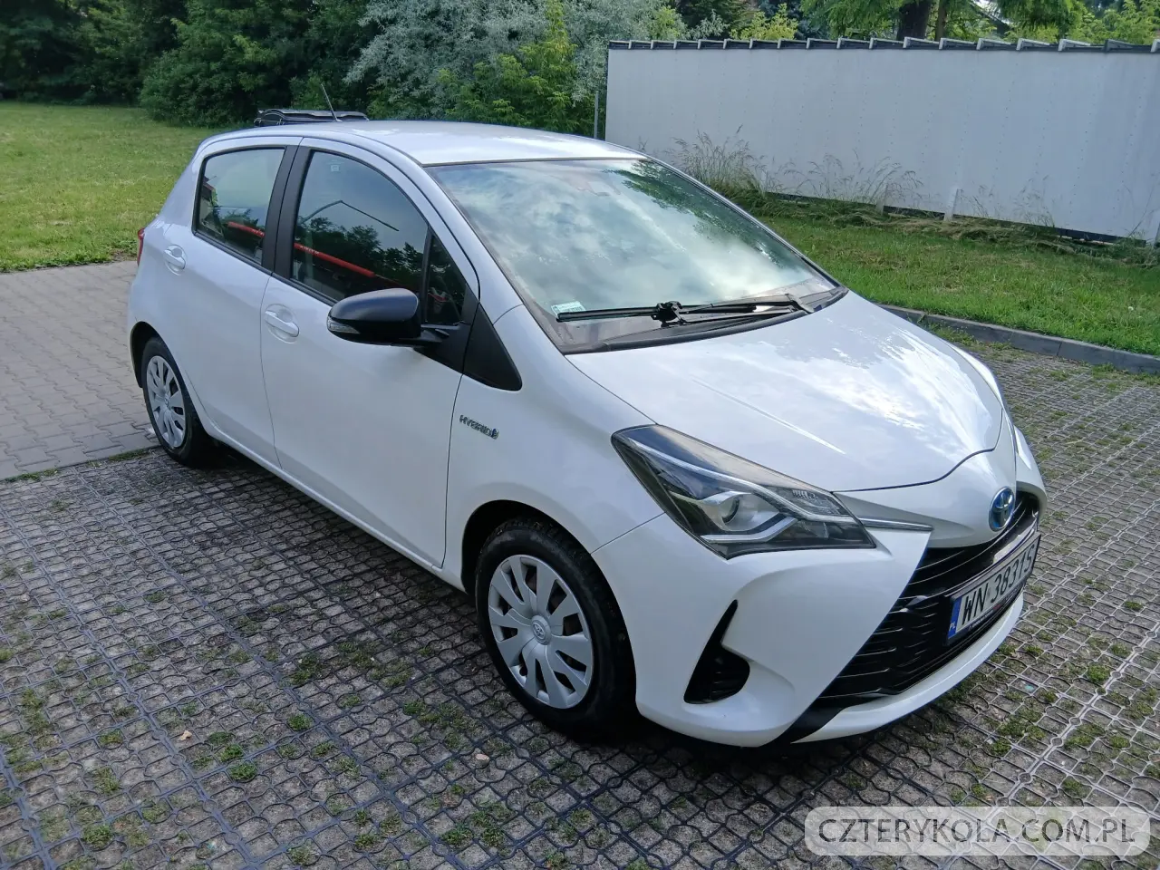 Toyota- Yaris- 2017 