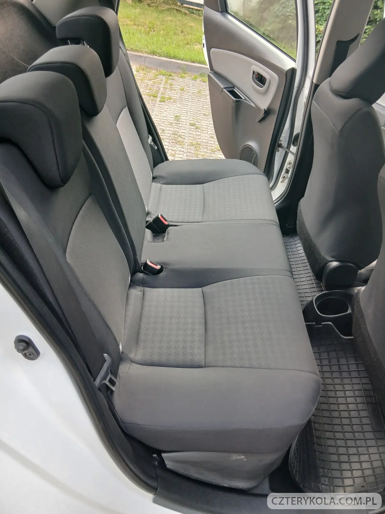 Toyota- Yaris- 2017 