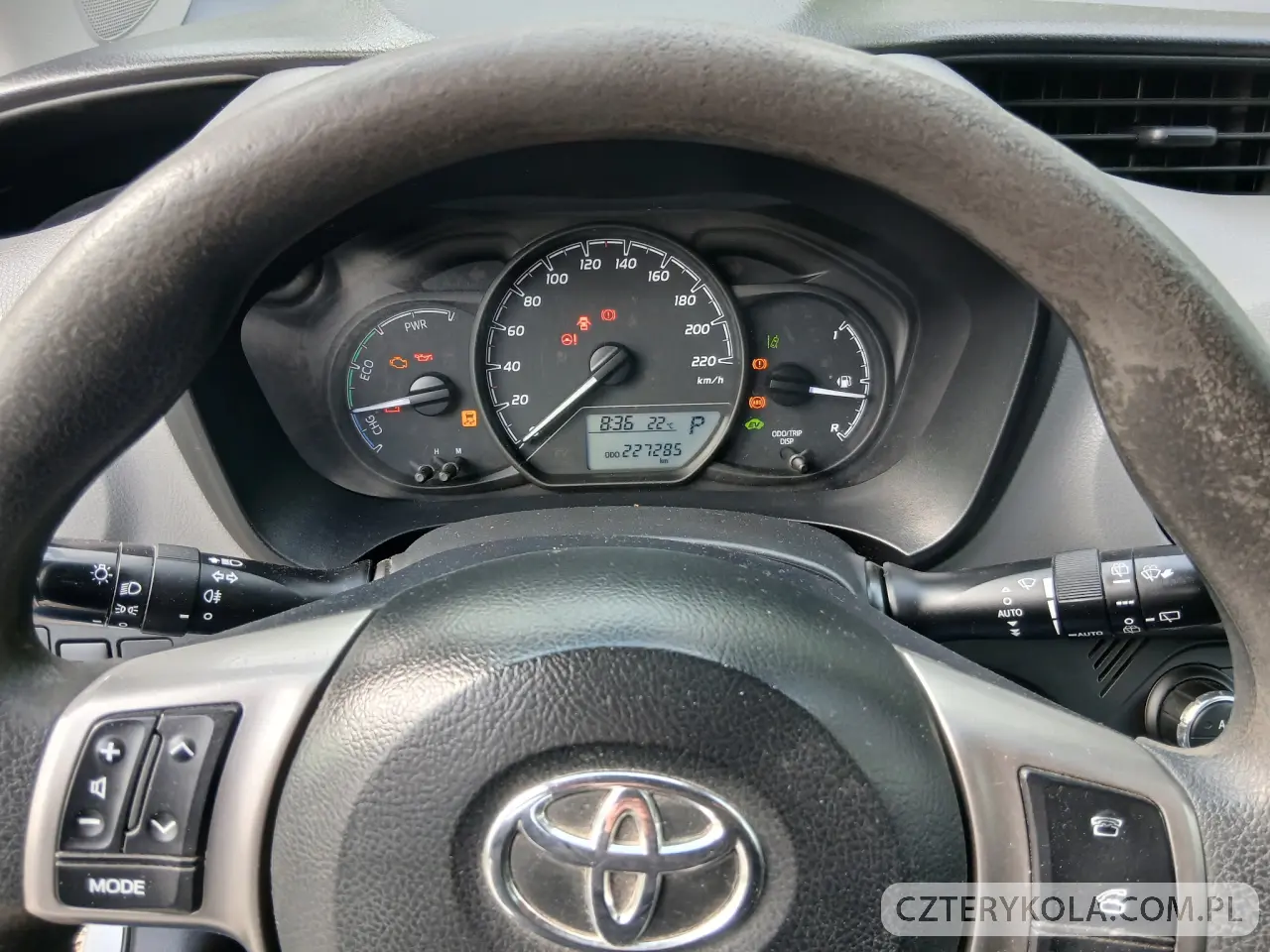 Toyota- Yaris- 2017 