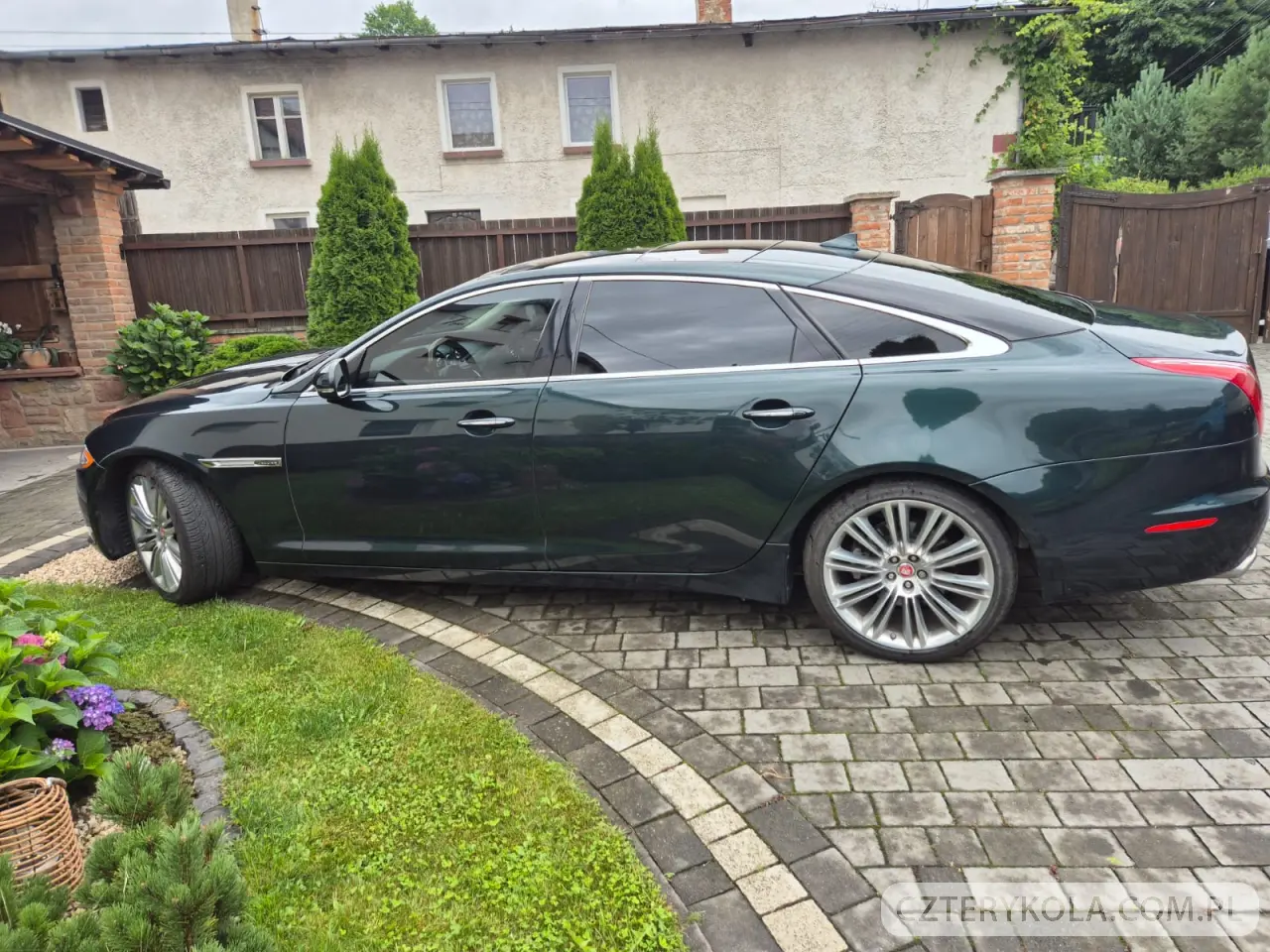 Jaguar- XJ- 2015 