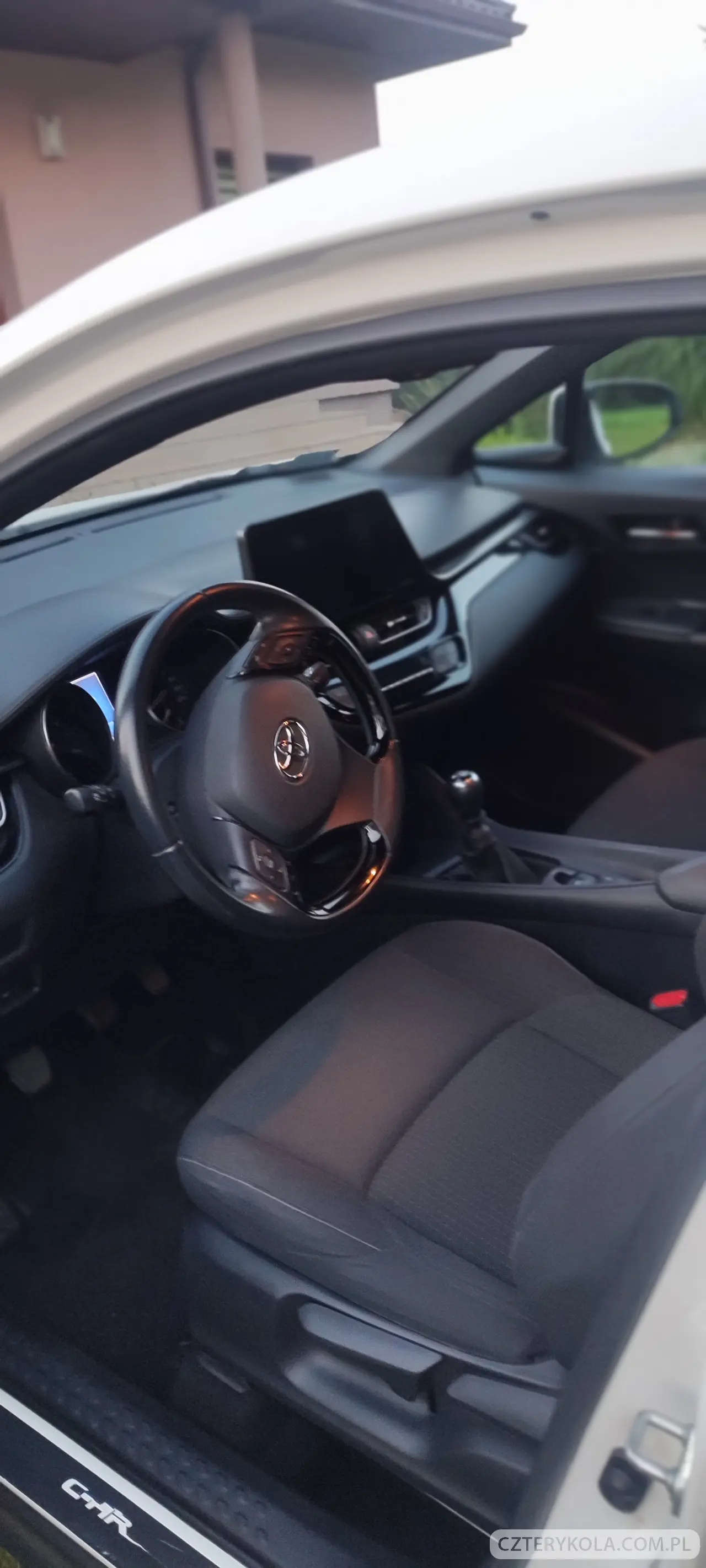 Toyota- C-HR- 2018 