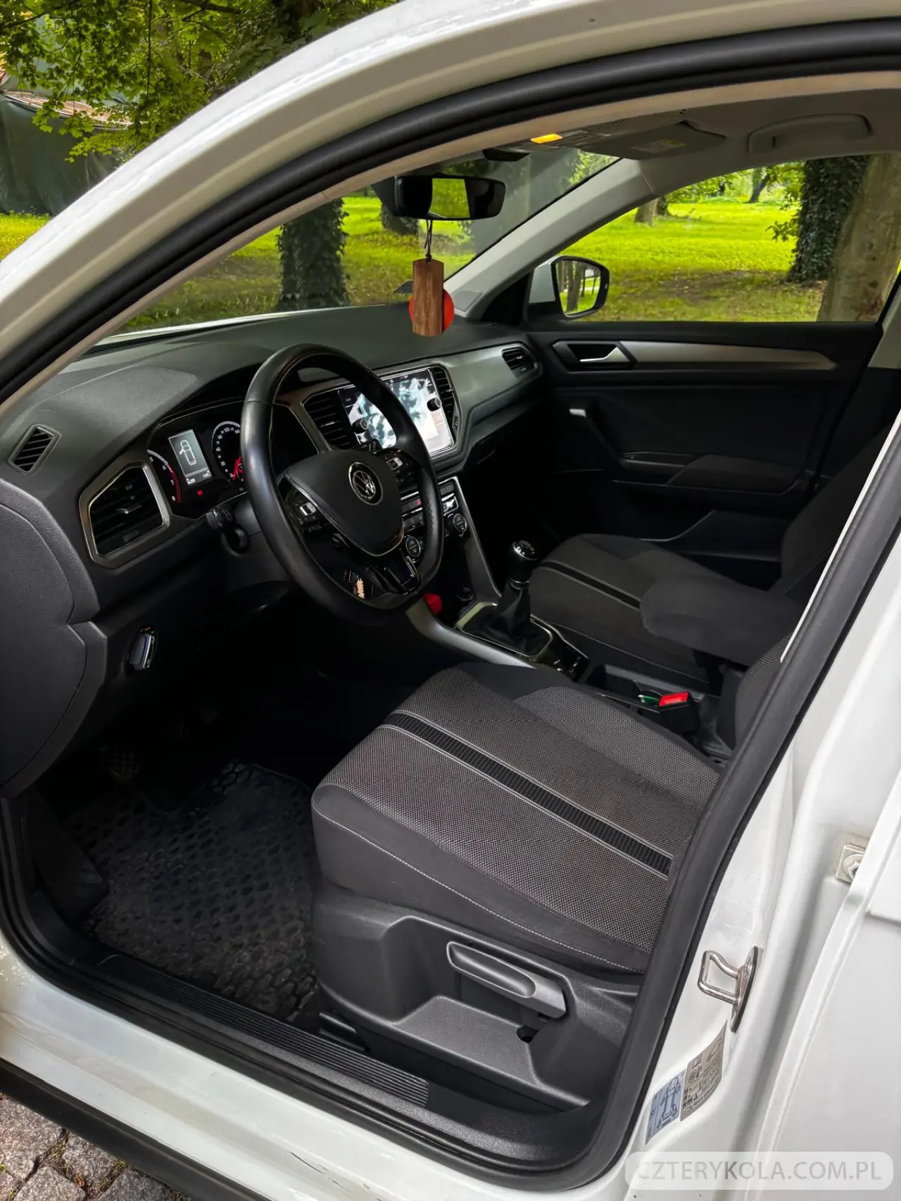 Volkswagen- T-Roc- 2021 