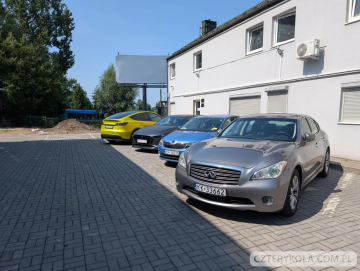 Infiniti M
